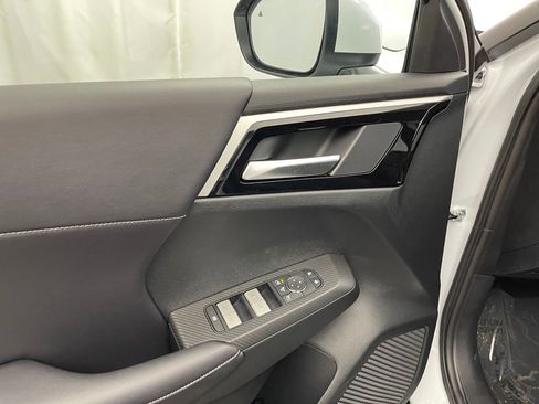 New 2025 Mitsubishi Outlander SE image 19