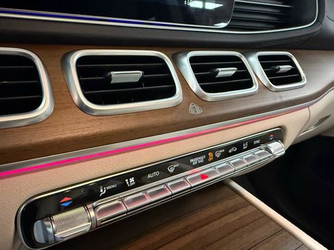 Used 2021 Mercedes-Benz GLS 450 4MATIC image 19