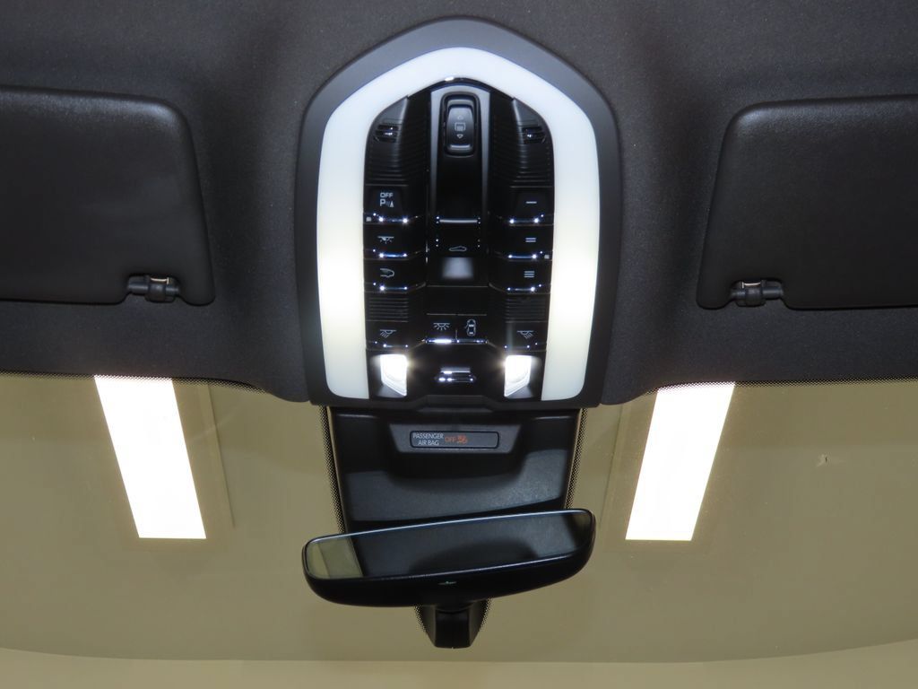 Certified 2026 Porsche Macan AWD/4WD image 31