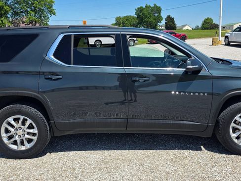 Used 2021 Chevrolet Traverse LT FWD image 2