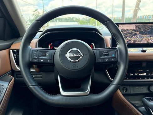 Used 2024 Nissan Rogue Platinum w/ Platinum Premium Package FWD image 10