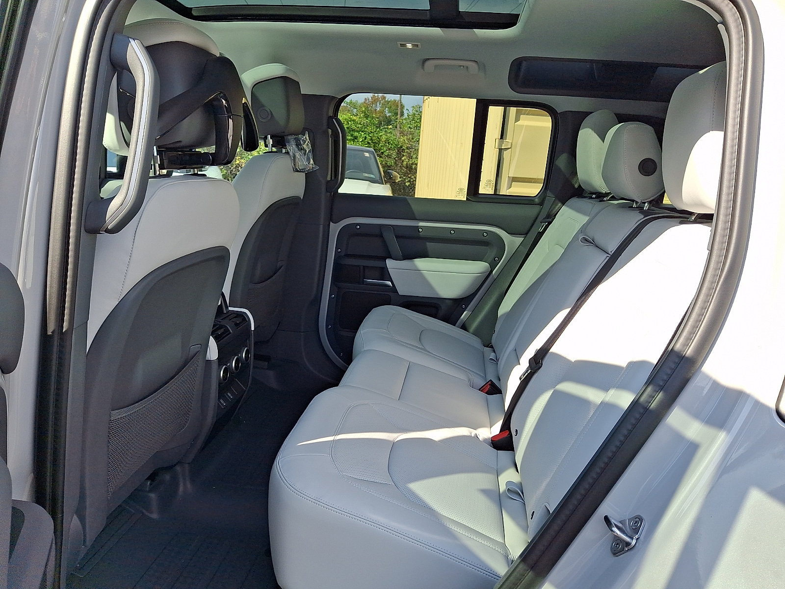 New 2026 Land Rover Defender 110 X-Dynamic SE AWD/4WD image 5