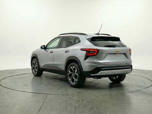 Used 2025 Chevrolet Trax LT image 6