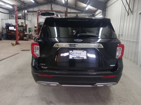 Used 2020 Ford Explorer XLT w/ Equipment Group 202A image 25