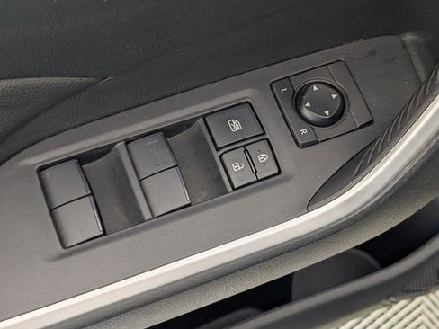 Used 2019 Toyota RAV4 LE image 11