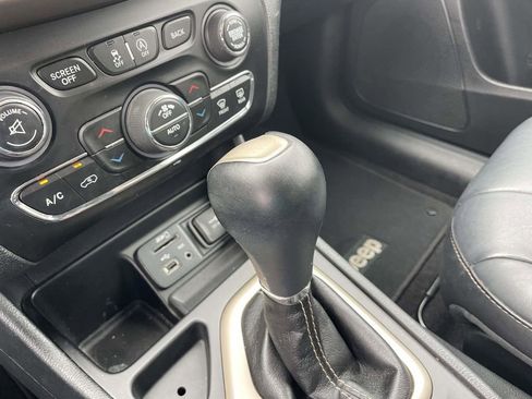 Used 2016 Jeep Cherokee Limited FWD image 30
