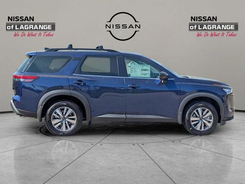 New 2026 Nissan Pathfinder SL image 3