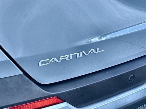 Certified 2025 Kia Carnival EX FWD image 10