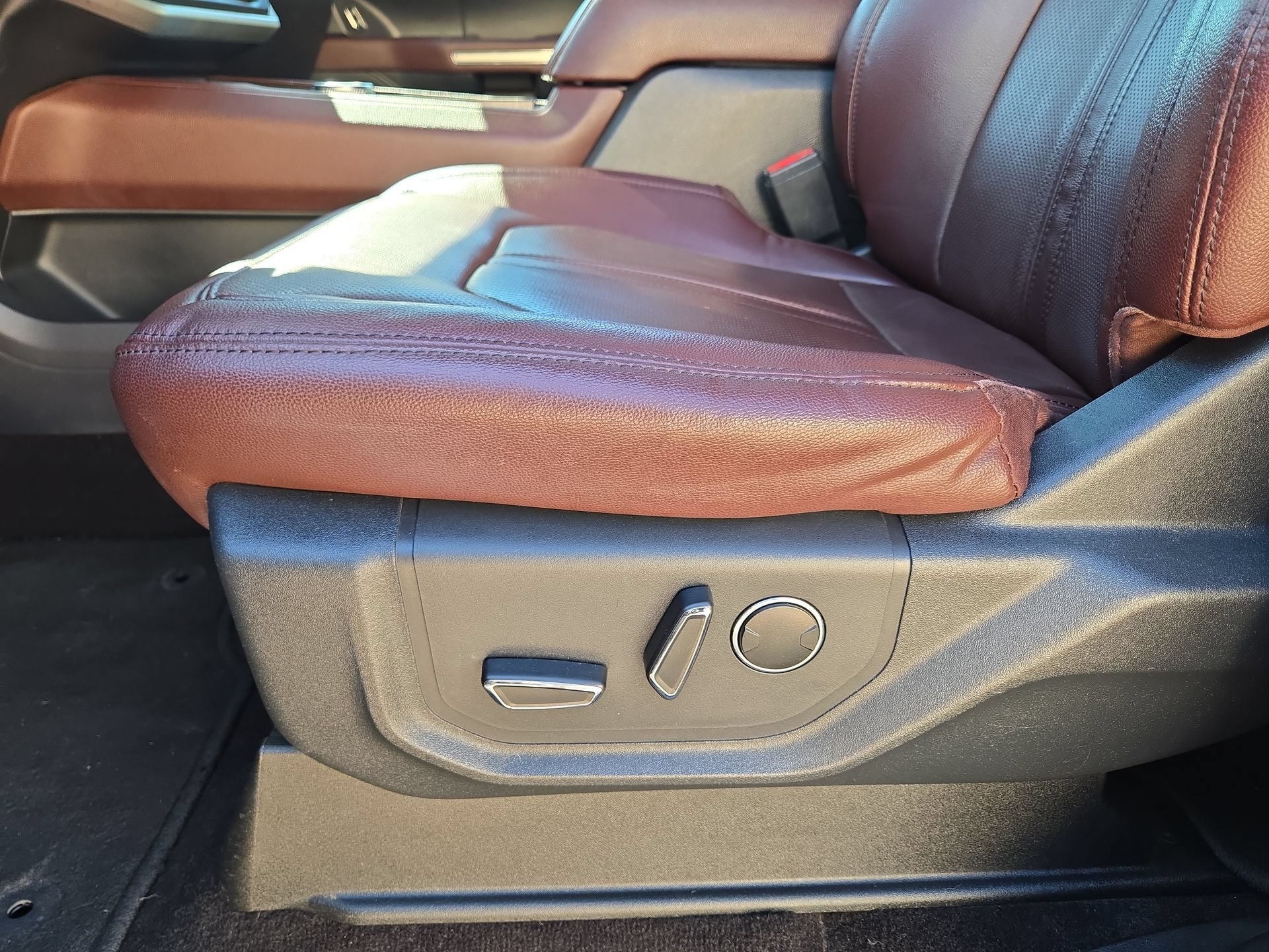 Used 2022 Ford Expedition Limited RWD image 17