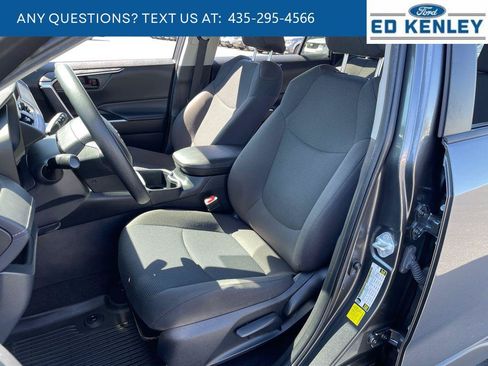 Used 2023 Toyota RAV4 LE AWD/4WD image 3