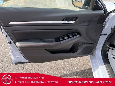 Certified 2025 Nissan Altima 2.5 SR image 11