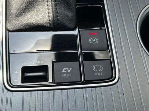 Certified 2025 Toyota Sienna XLE w/ XLE Plus Package FWD image 32