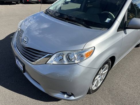 Used 2014 Toyota Sienna XLE image 4