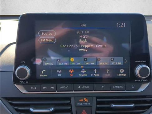 New 2025 Nissan Altima 2.5 SR image 11