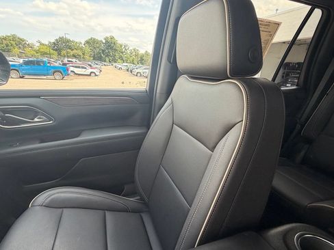 Used 2023 Chevrolet Tahoe Premier AWD/4WD image 17