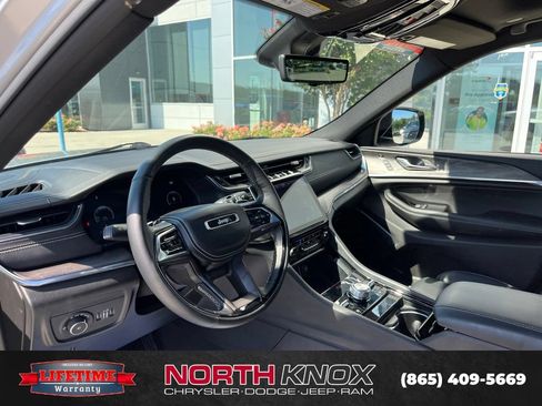 Used 2024 Jeep Grand Cherokee L Overland w/ Advanced Protech Group III AWD/4WD image 6