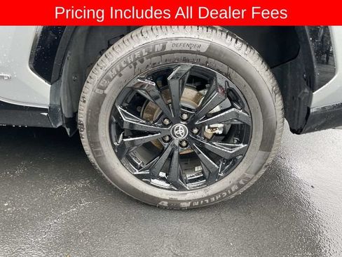 Used 2025 Toyota RAV4 SE AWD/4WD image 3