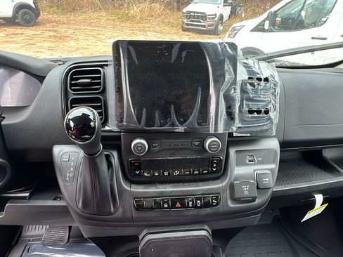 Used 2025 RAM ProMaster 2500 w/ Premium Convenience Group image 27