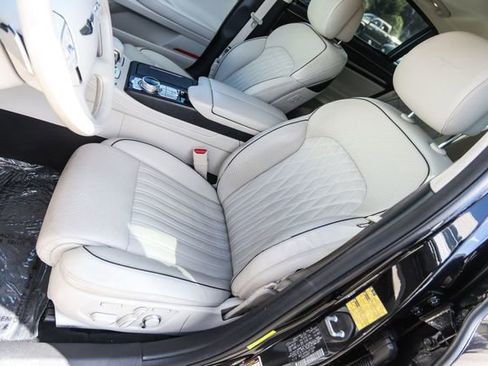 Used 2020 Genesis G90 3.3T Premium image 32