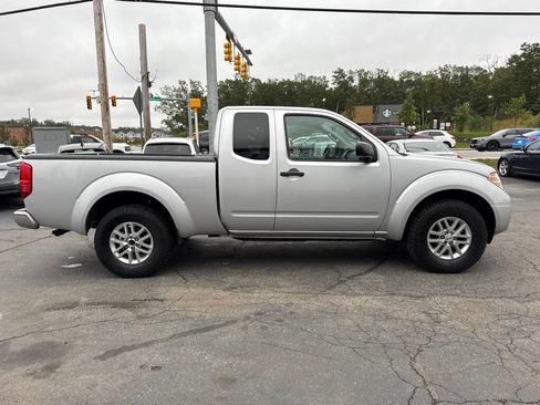 Used 2016 Nissan Frontier SV image 6