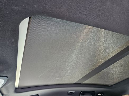 Certified 2025 Porsche Macan image 30