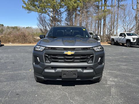 Used 2025 Chevrolet Colorado W/T image 2