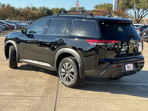 New 2025 Nissan Pathfinder SV image 7