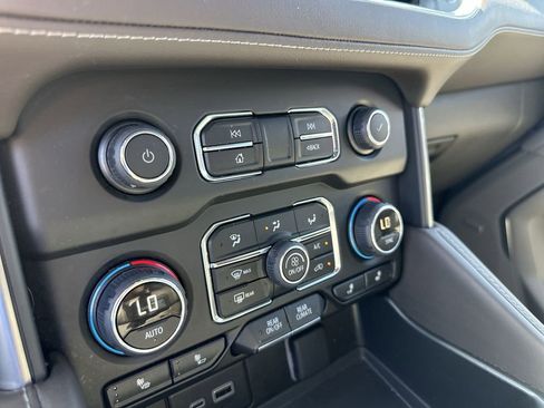 Used 2024 Chevrolet Suburban LT image 20