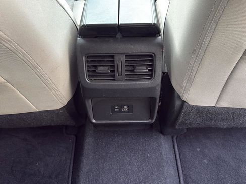 Used 2022 Nissan Rogue SV image 39