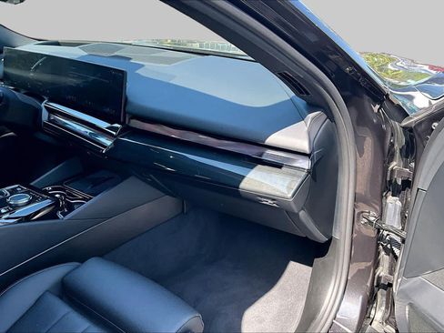 Used 2024 BMW i5 eDrive40i RWD image 18