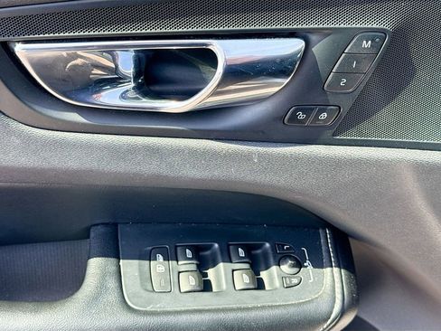 Used 2018 Volvo XC60 T5 R-Design w/ Convenience Package image 17