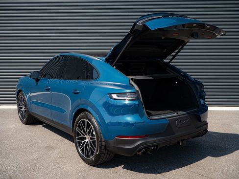 Certified 2025 Porsche Cayenne Coupe w/ Premium Package Plus image 34