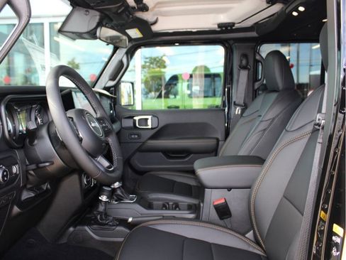 New 2025 Jeep Gladiator Sport image 10