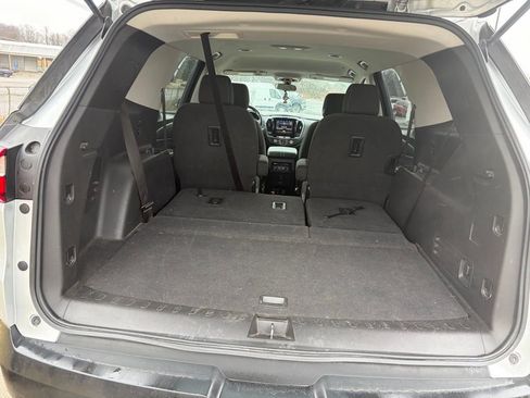 Used 2021 Chevrolet Traverse LT image 11