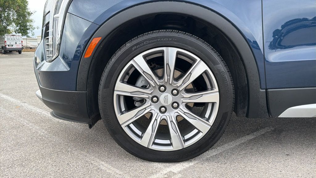 Used 2022 Cadillac XT4 Premium Luxury w/ Cold Weather Package FWD image 9