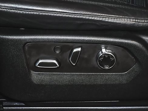 Used 2022 Cadillac Escalade Premium Luxury Platinum image 25