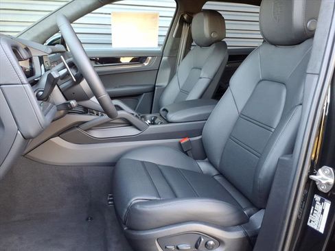 New 2026 Porsche Cayenne GTS image 5