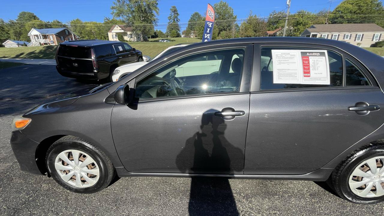 Used 2011 Toyota Corolla LE FWD image 3