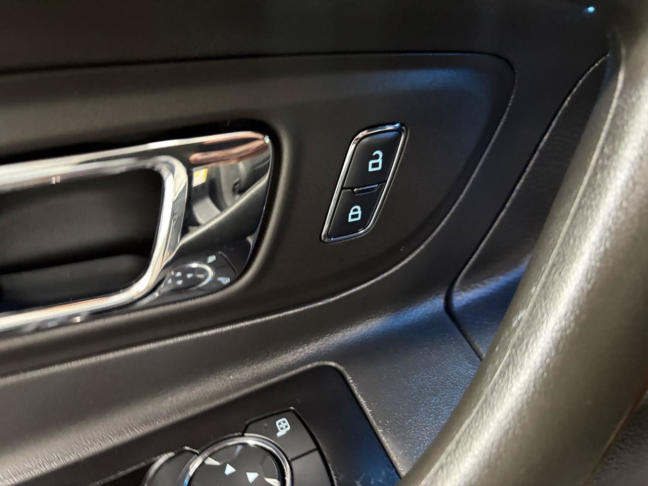 Used 2019 Ford Taurus Limited AWD/4WD image 25
