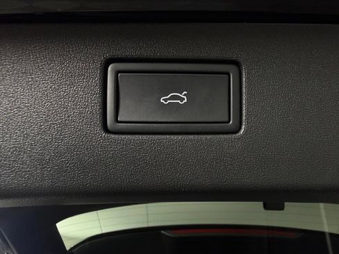 Used 2025 Volkswagen Tiguan SE FWD image 21