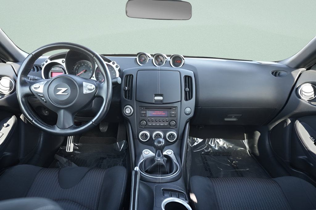 Used 2017 Nissan 370Z NISMO RWD image 17