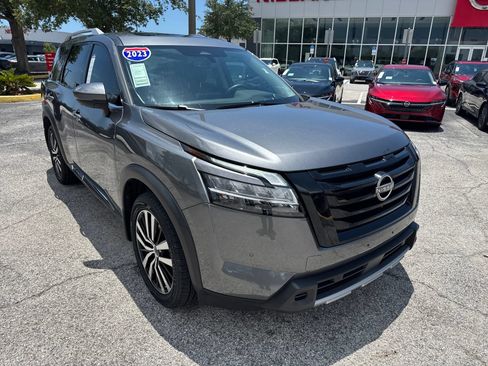 Certified 2023 Nissan Pathfinder Platinum w/ Black Appearance Package FWD image 6