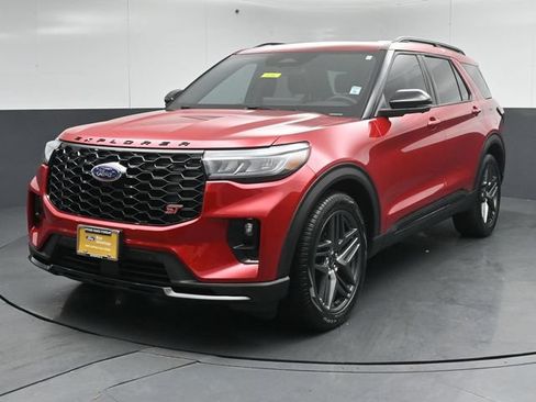 Certified 2025 Ford Explorer ST AWD/4WD image 3
