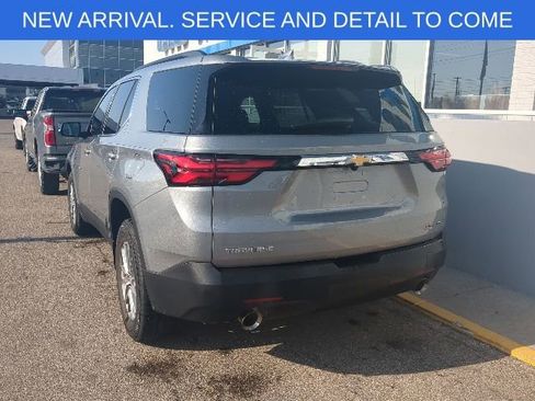 Used 2023 Chevrolet Traverse LT FWD image 4