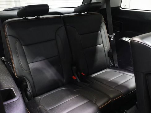 Used 2023 GMC Acadia SLT w/ Preferred Package image 24