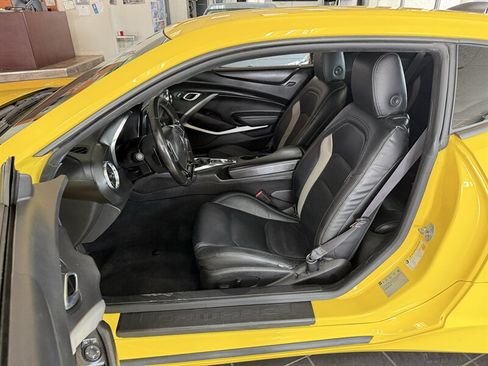 Used 2017 Chevrolet Camaro LT RWD image 11