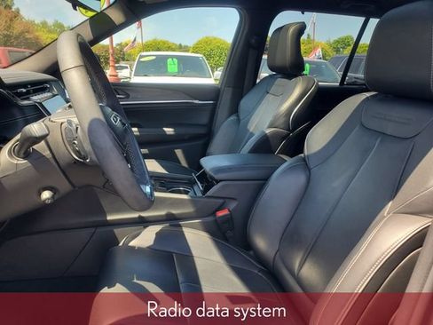 Used 2024 Jeep Grand Cherokee Overland w/ Luxury Tech Group IV AWD/4WD image 9