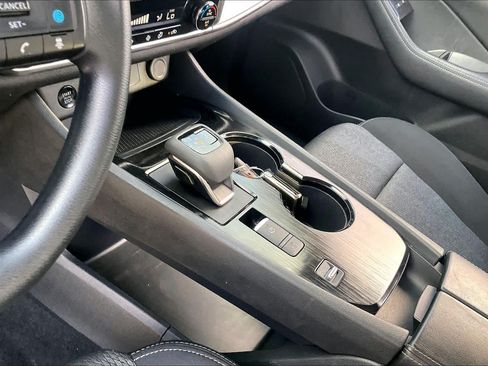 Used 2024 Nissan Rogue SV FWD image 16