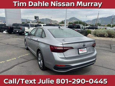Used 2024 Volkswagen Jetta SE FWD image 9