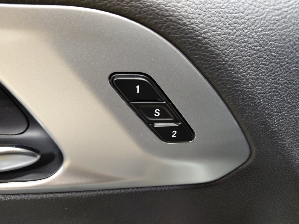 Certified 2026 Chrysler Pacifica Limited w/ S Appearance Package FWD image 18